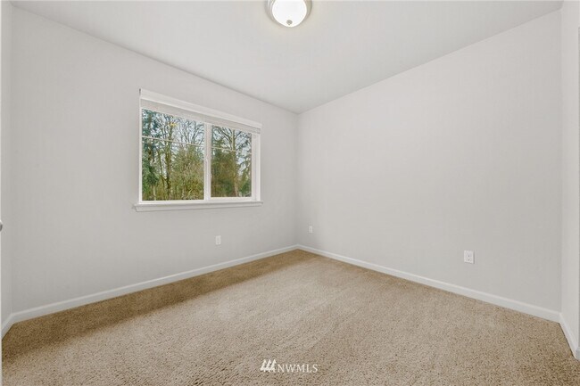 Room 2 - 16439 77th Avenue Ct E