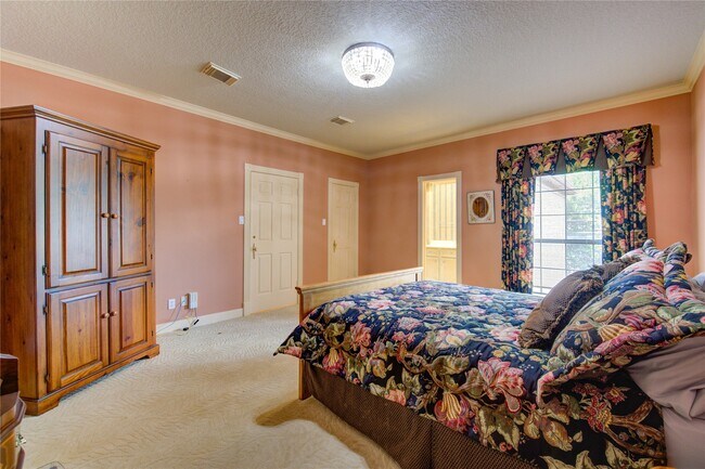 Building Photo - 2510 Potomac Dr
