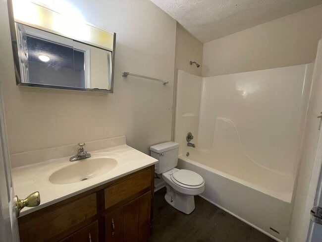 Building Photo - PRE LEASING AUGUST 7 2026!