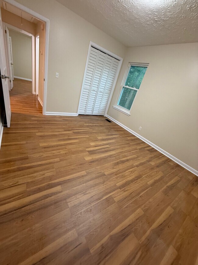 Building Photo - 810 Summer Hill Ln