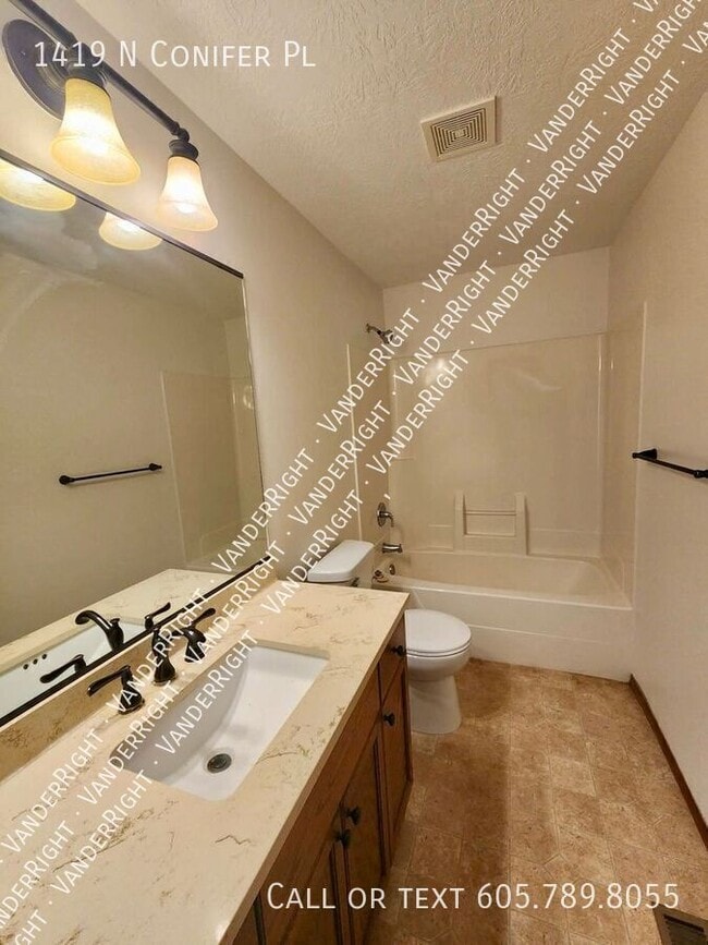 Building Photo - 1419 N Conifer Pl