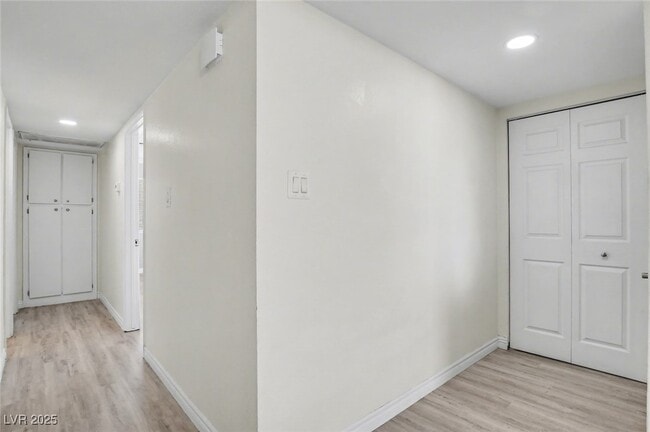 Building Photo - 313 Fox Cir