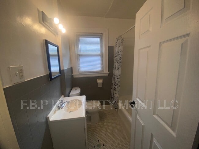 Building Photo - 3831 Waverly St