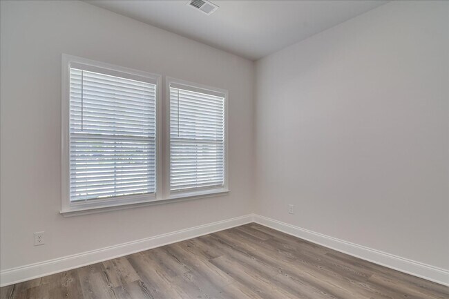 Building Photo - 528 Fermoy Ln