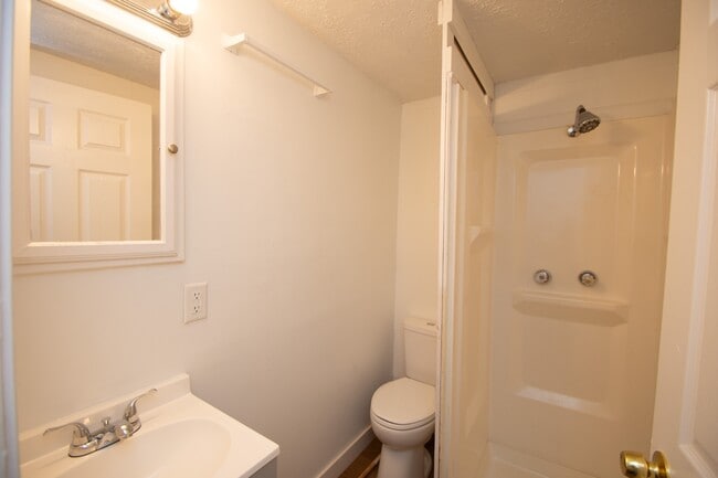 Building Photo - 421 W Main St