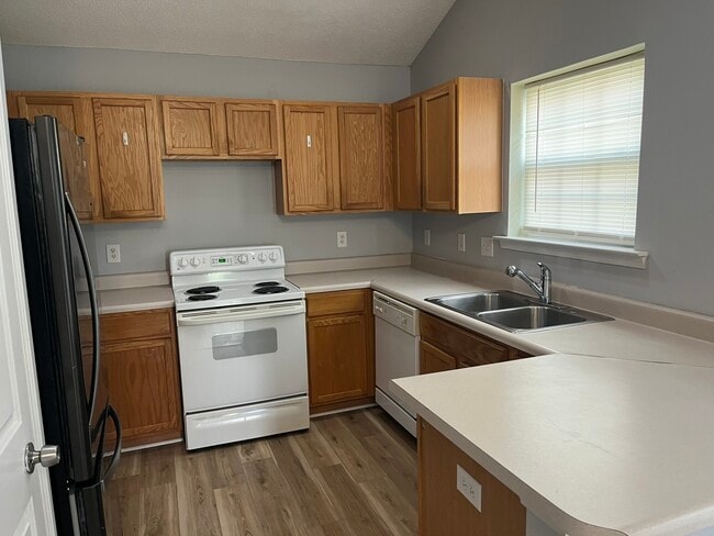 Building Photo - 5513 Stewartby Dr