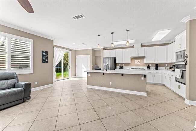 Building Photo - 39 San Tomas Dr