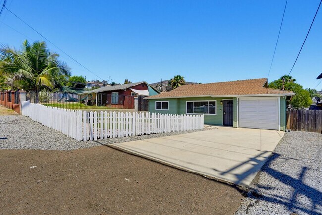 Building Photo - Beautifully Updated 3-Bedroom Home with Large Yard, Garage & Included Appliances!