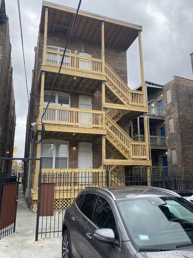 Building Photo - 3550 W 13th Pl