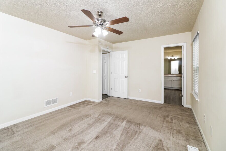 Building Photo - 67 Middlebrook Dr