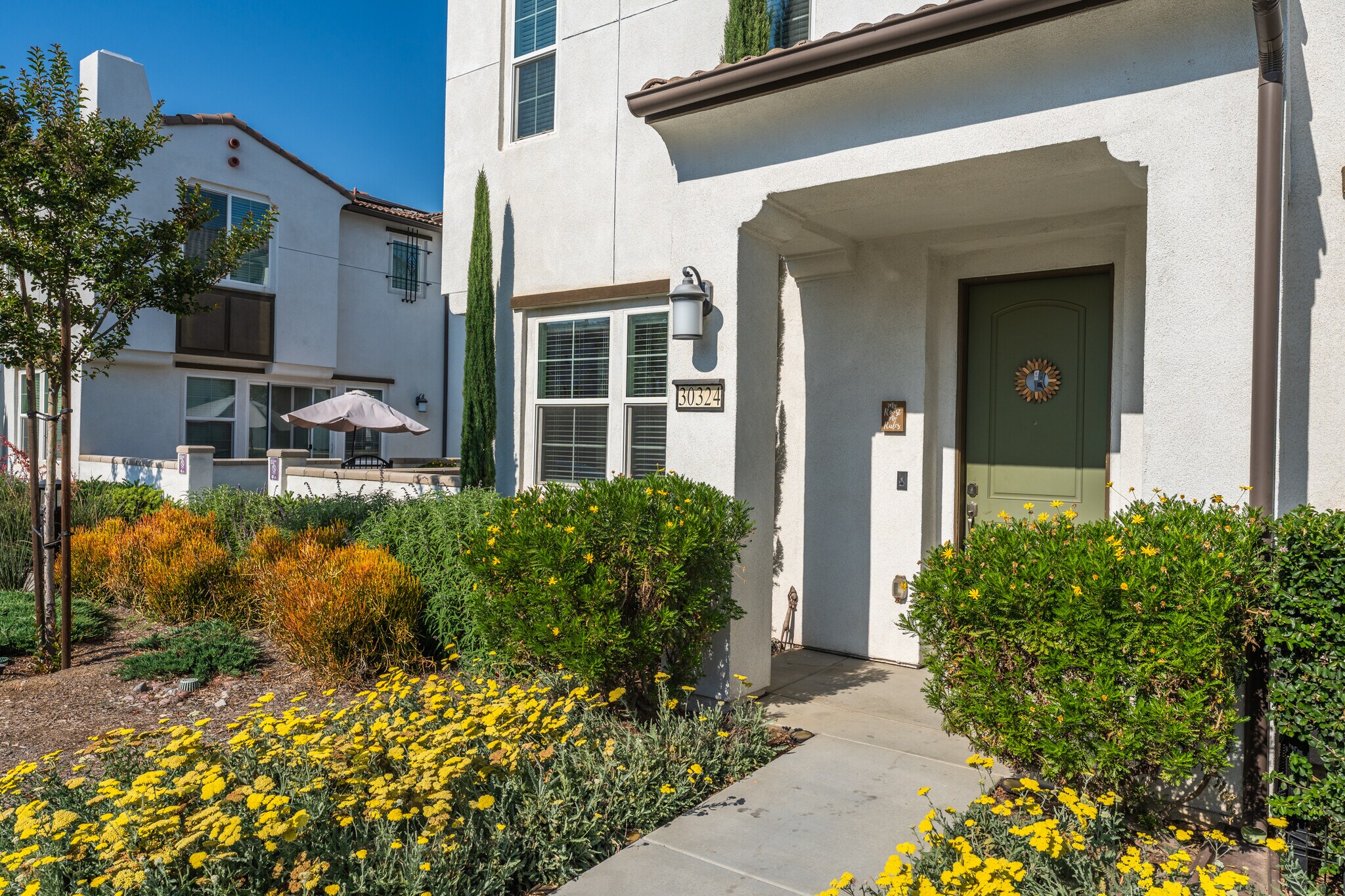Building Photo - 30324 Town Square Dr