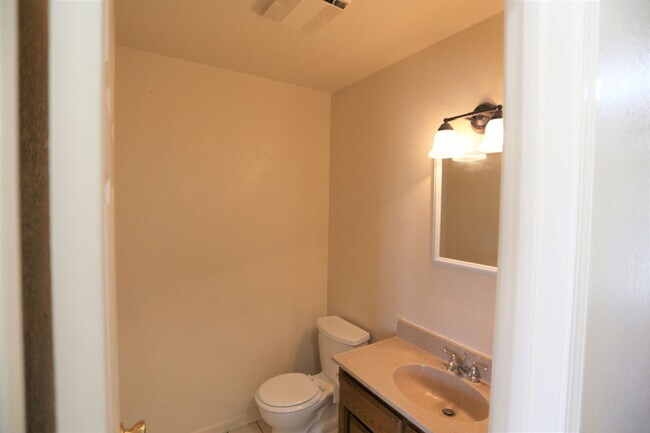 Building Photo - 1613 Fig Ave