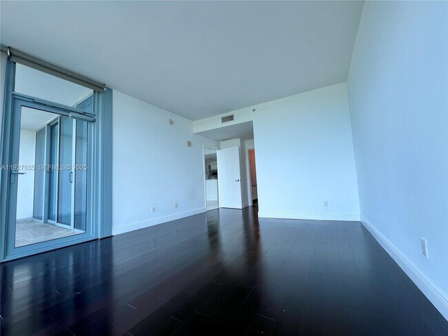 Building Photo - 601 NE 36th St