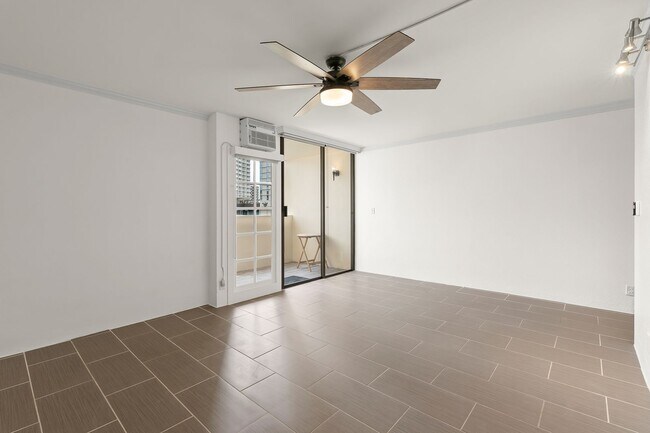 Building Photo - 2092 Kuhio Ave #906