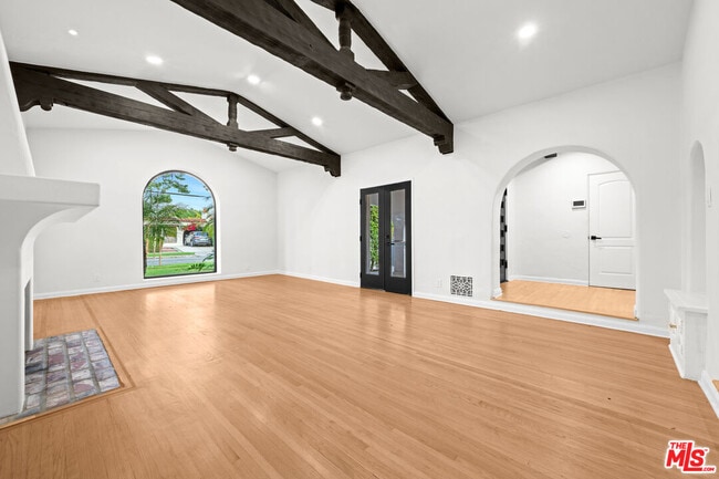 Building Photo - 260 S La Peer Dr