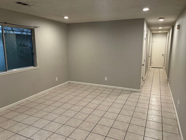 Building Photo - 6871 Beth Cir