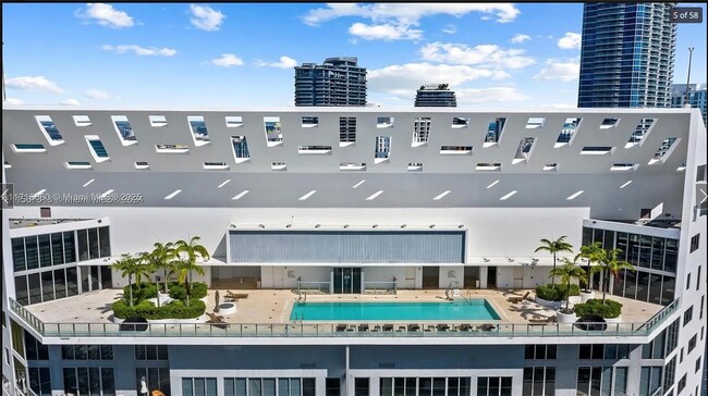 Building Photo - 1300 Brickell Bay Dr