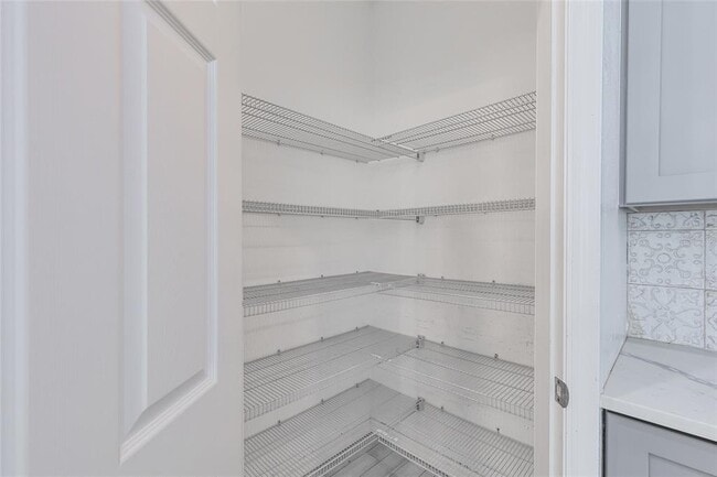 Building Photo - 19270 Fallglo Dr