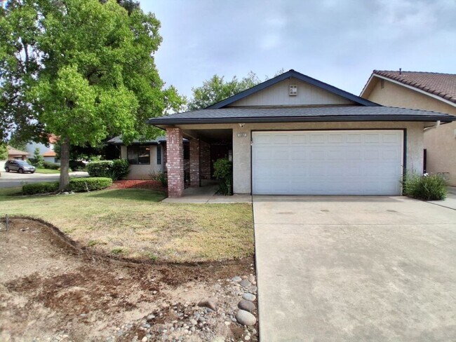 Building Photo - Charming Well-Maintained 3-Bed Fresno House!