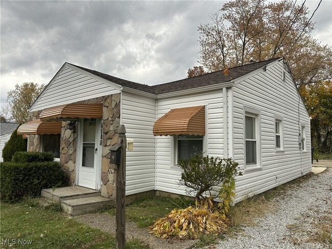 Building Photo - 1381 Dover Ave