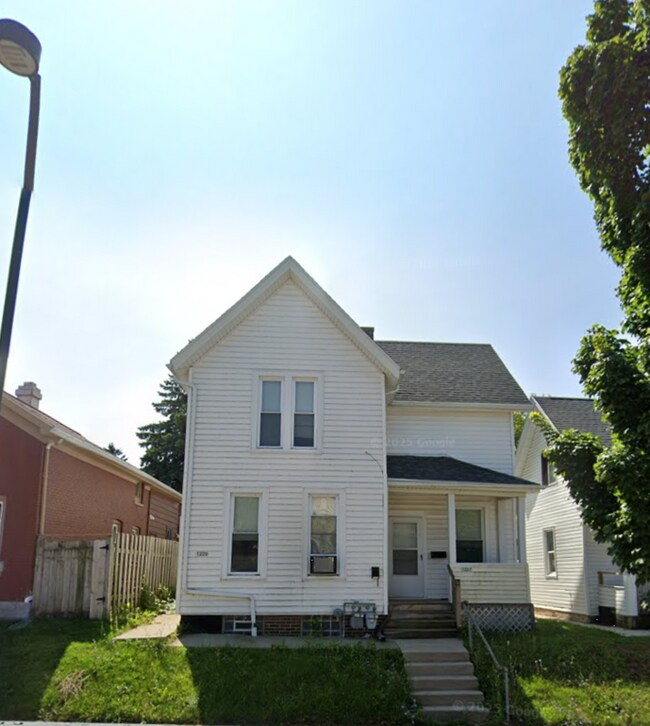 Primary Photo - 1225 Michigan Ave