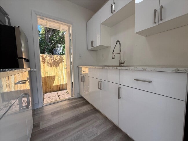 Building Photo - 2801 SW 26th St