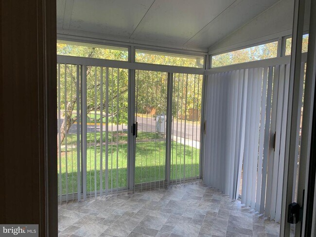 Building Photo - 8200 Aspen Glen Ct