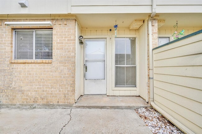 Building Photo - 250 El Dorado Blvd