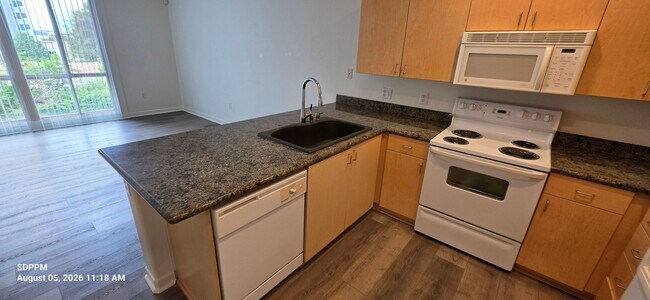 Building Photo - DOWNTOWN SAN DIEGO - LITTLE ITALY Nice 2 Bedroom 2 Bath Condo in Piazza Palermo. AVAILABLE NOW!