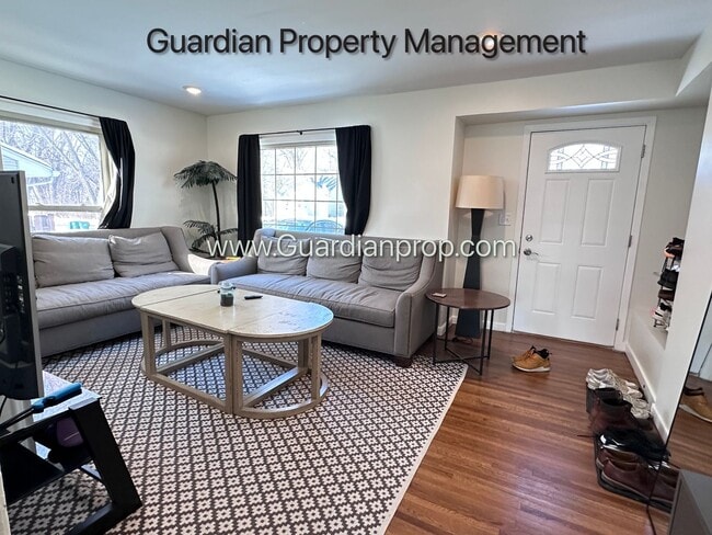 Building Photo - St Louis Park Single Family Home, Large Yard, 1 Car Garage, 3 Season Porch, W/D