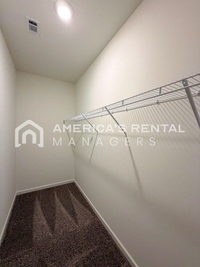 Building Photo - Modern Single Level Living at Havenridge!