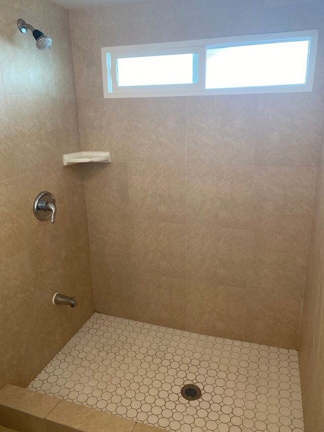 Building Photo - 398 Kanaloa Ave