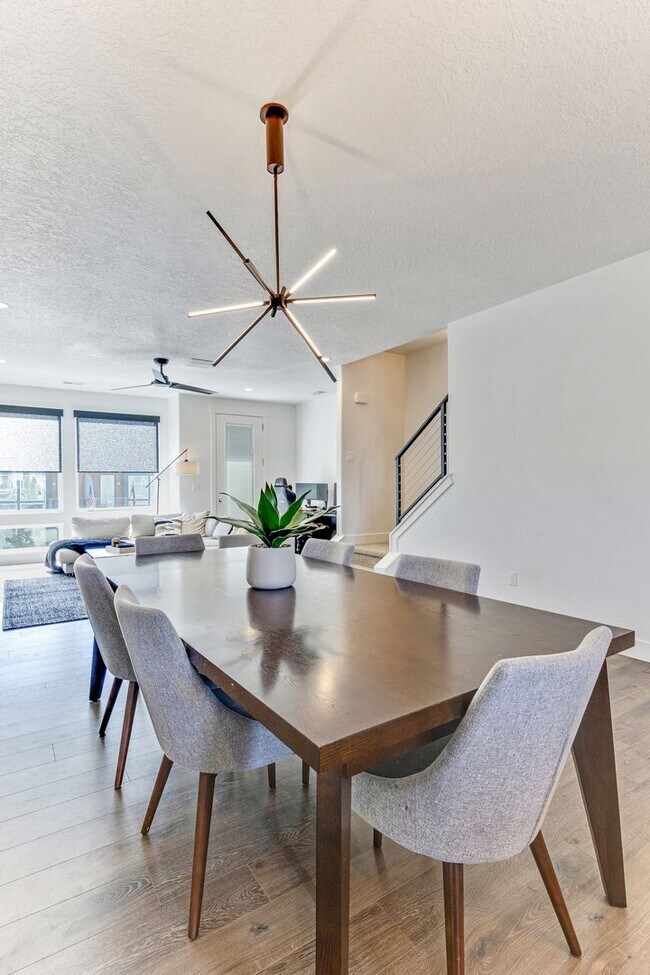 Building Photo - Beautiful Townhome in Daybreak