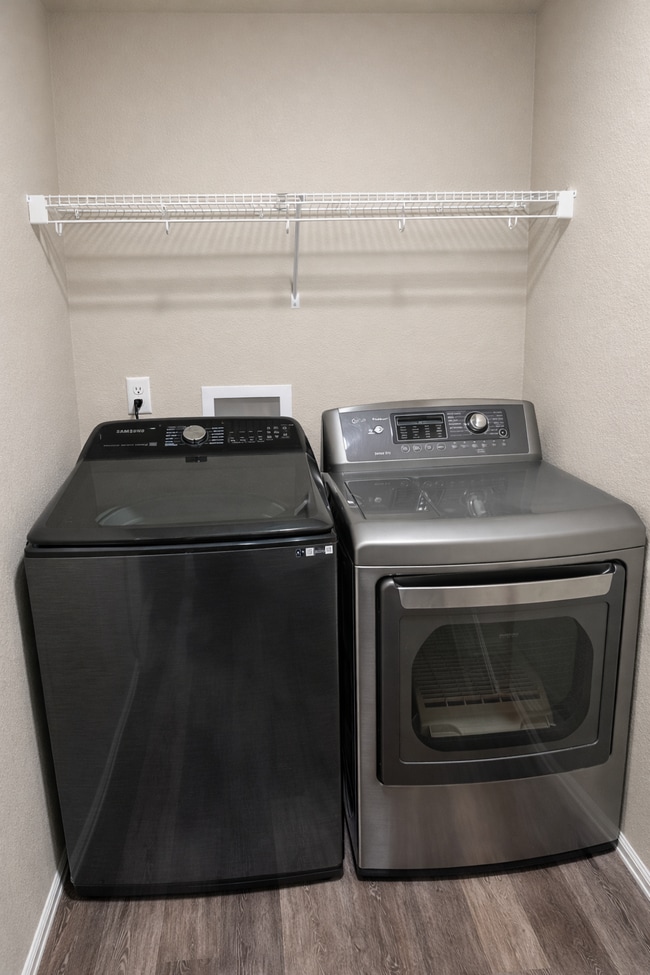 Building Photo - 1829 Final View Aly