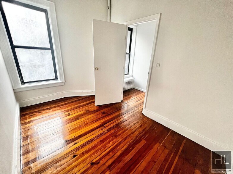 Building Photo - YORK AVENUE