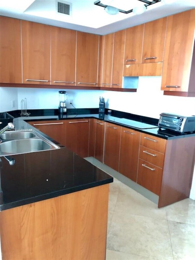 Building Photo - 3101 S Ocean Dr