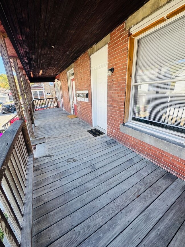 Building Photo - 420-422 Pennsylvania Ave