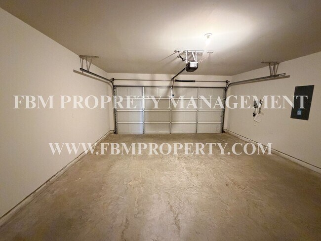 Building Photo - 369 Thoroughbred St