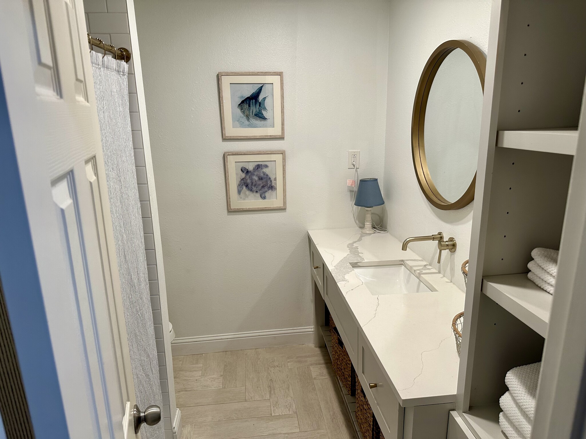 Hall/Guest Bath - 5818 E University Blvd