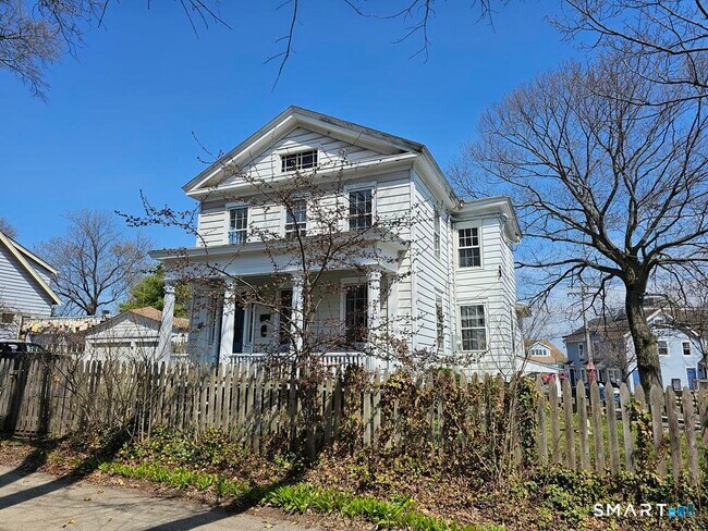 Building Photo - 19 Howard Ave