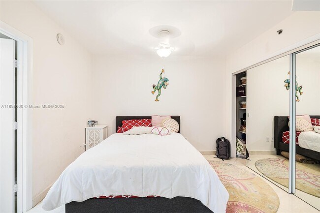 Building Photo - 1830 S Ocean Dr