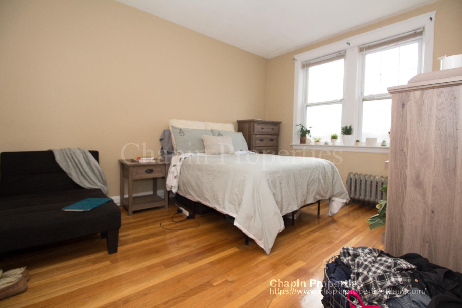 Building Photo - 187 Kent St