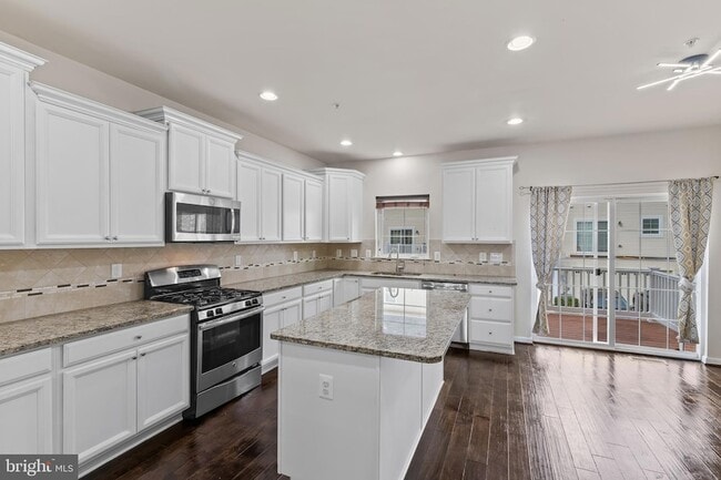 Building Photo - 7035 Southmoor St