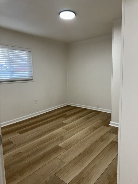 Building Photo - 832 Marion St