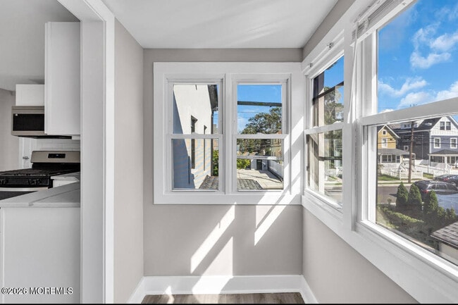 Building Photo - 700 Fifth Ave