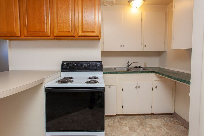 Building Photo - JM-Wilson***