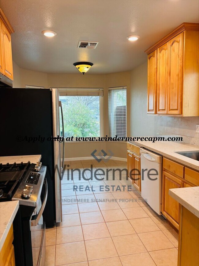 Building Photo - Coming Soon! Charming 3-bed, 2-bath Gem in East Del Paso Heights- Your Perfect Home Awaits!