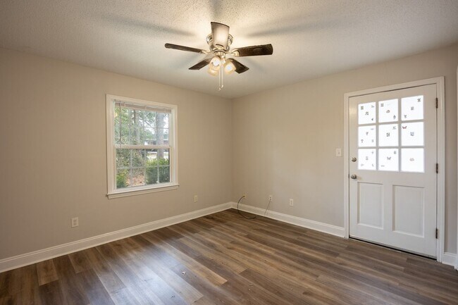 Building Photo - 315 Brannen St