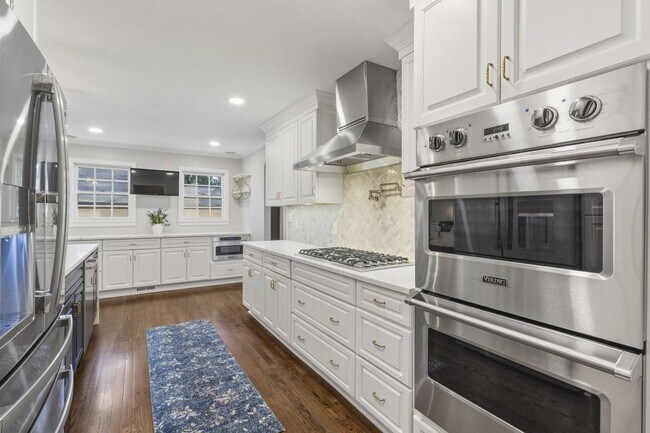 Building Photo - 97 Huntington Rd NE