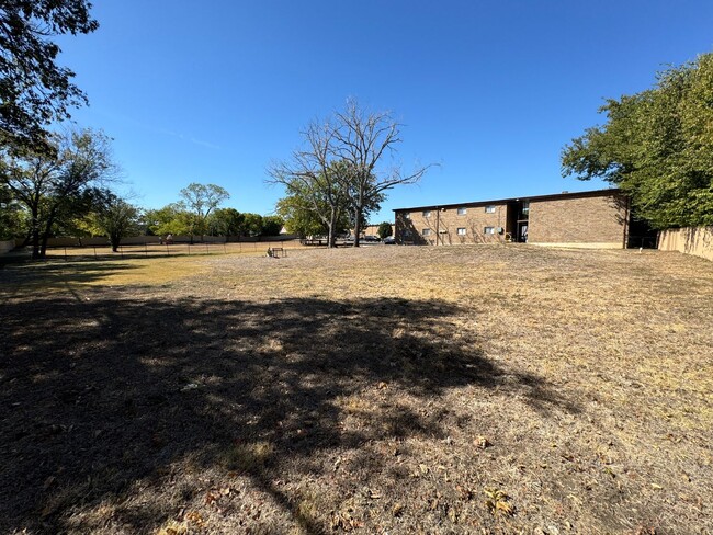 Building Photo - 1014 N Gilmer St